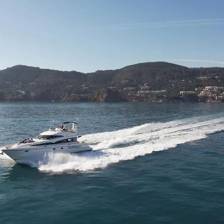 Superbe Yacht Dans Le Port De ספינת מלון *