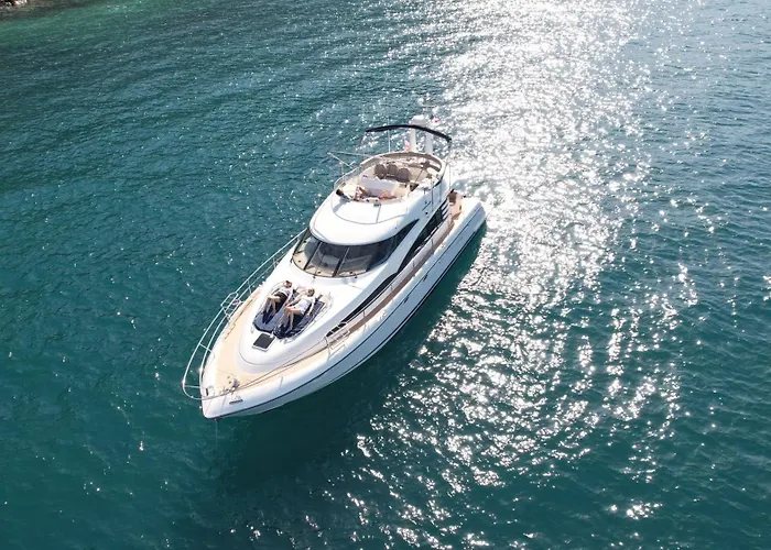 Úszó hotel Superbe Yacht Dans Le Port De