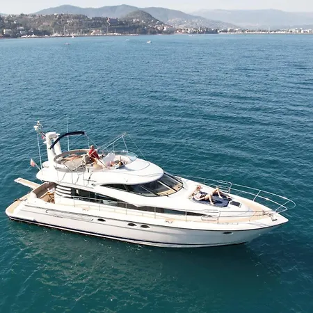 Superbe Yacht Dans Le Port De Cannes