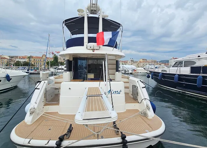 Superbe Yacht Dans Le Port De Πλωτό κατάλυμα *