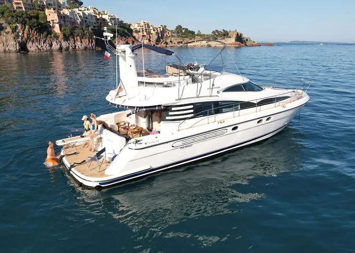 Superbe Yacht Dans Le Port De بوتيل