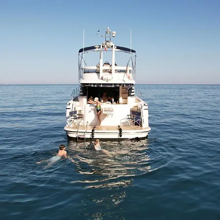 Superbe Yacht Dans Le Port De